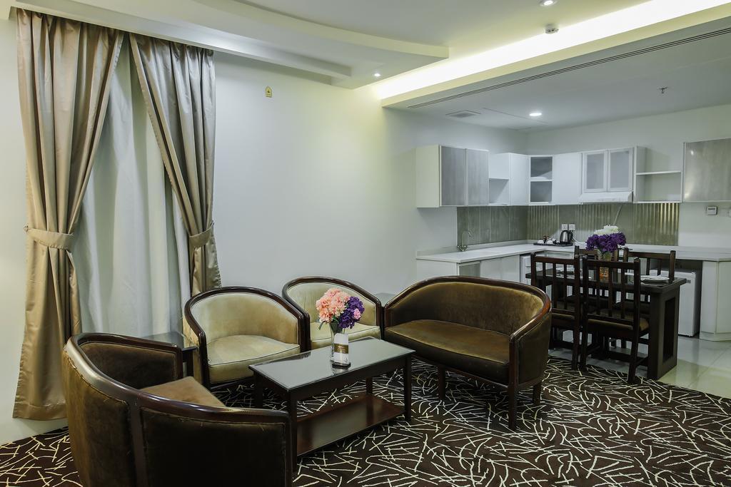 休息之夜公寓酒店 利雅德 外观 照片 A living room in a typical apartment
