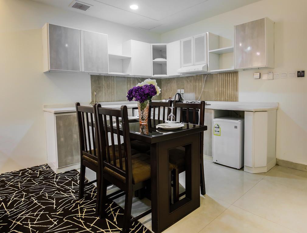 休息之夜公寓酒店 利雅德 外观 照片 A kitchen in a serviced apartment in Cairo, Egypt