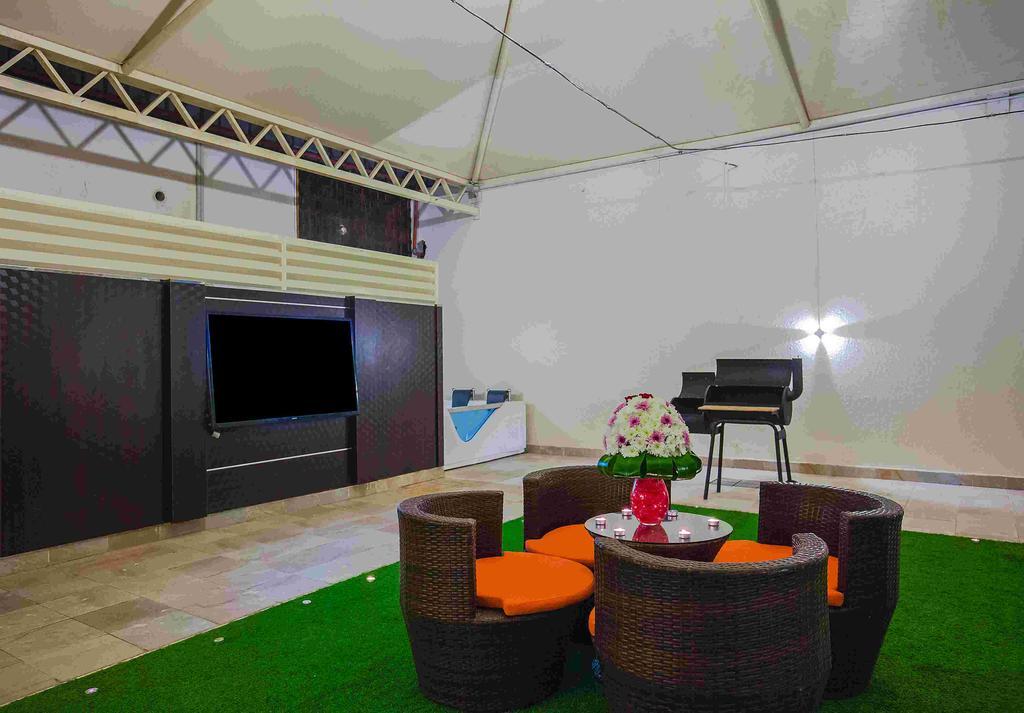 休息之夜公寓酒店 利雅德 外观 照片 The interior of a tent