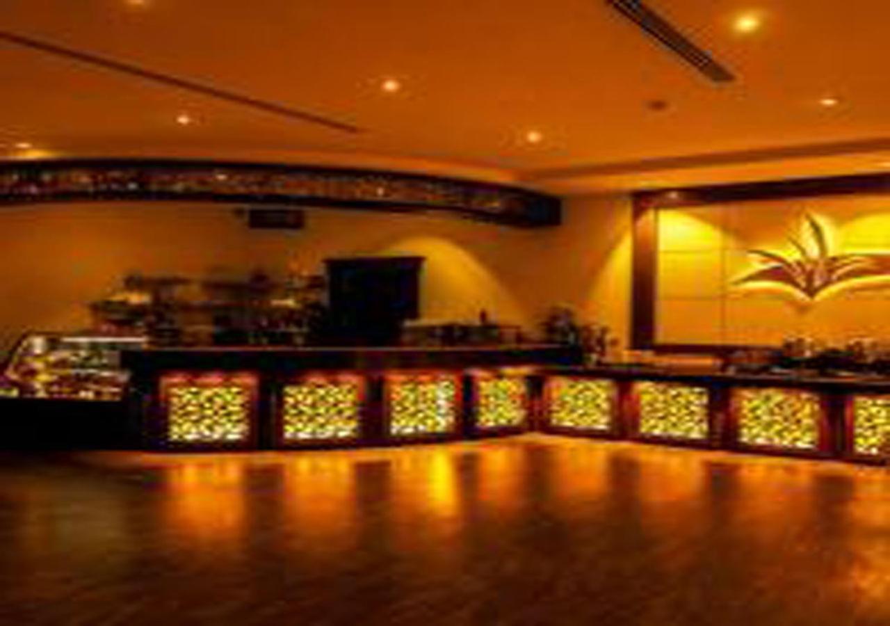 休息之夜公寓酒店 利雅德 外观 照片 The bar at the hotel